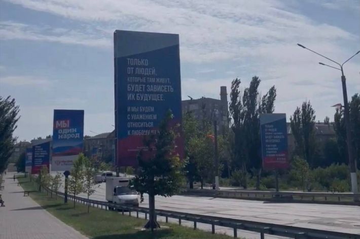 У Мелітополь завезли агітаторів із Криму для проведення ілюзії «референдуму» (відео)