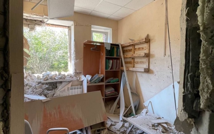 Оккупанты ударили по эвакуационной базе Общества Красного Креста Украины в Славянске (фото)