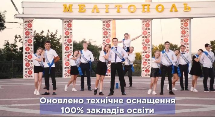 Иван Федоров поздравил учеников с 1 сентября, показав Мелитополь до и после оккупации (видео)