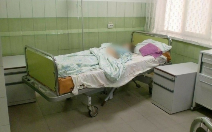Собрала и накормила 9-летнюю сестру: в Киевской области от отравления грибами умерли девочки (фото)
