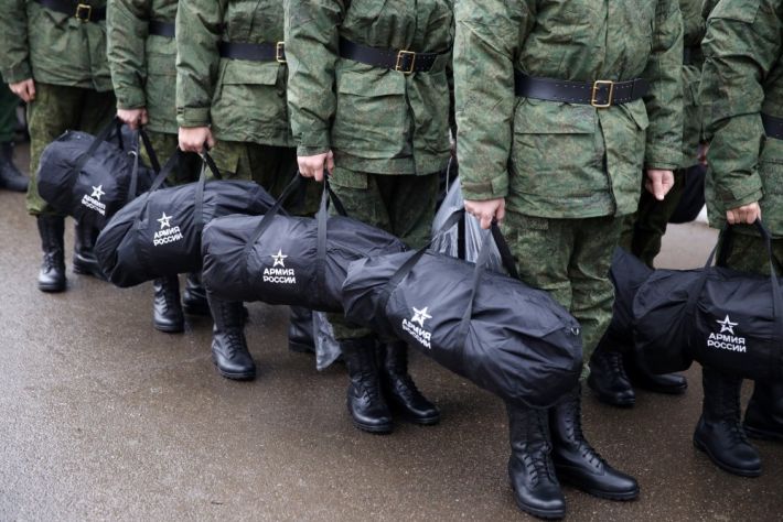 Петербургские чиновники приходили в приют предлагать бездомным подписать контракт на военную службу