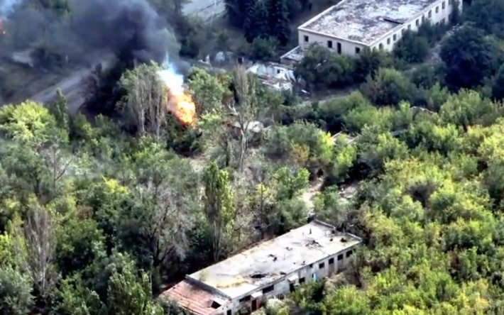Українські десантники знищили два російські танки разом з екіпажами (відео)
