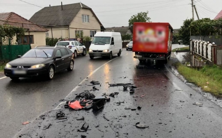 ДТП на Закарпатті: розбита автівка і загиблий пасажир (фото)