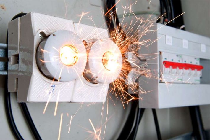 В Мелитополе зашкаливает напряжение в электросети - горожане могут остаться без техники (фото)
