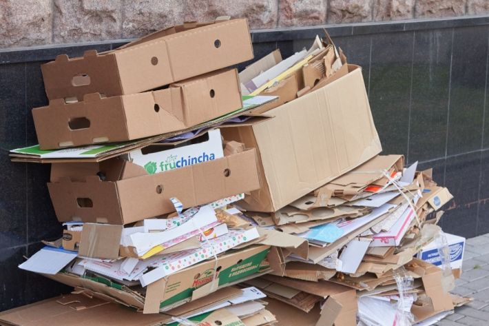 Под Мелитополем коллаборанты выбросили на мусорку документы