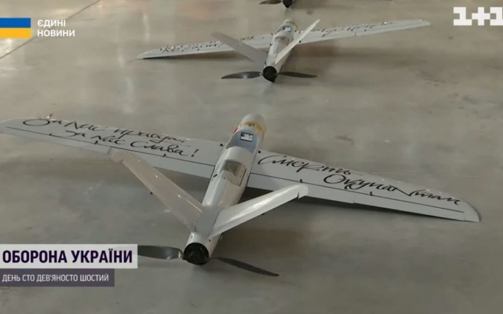 "Вове П. лично в руки": украинцы скинулись на дроны-камикадзе и теперь оставляют для врага послания на их крыльях