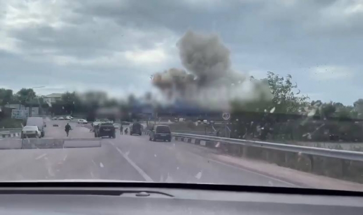 Возле блокпоста в Васильевке прогремел мощный взрыв (видео)