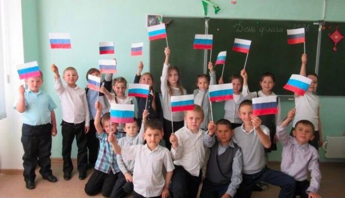 В Мелитополе на всех переменах в школах включают гимн росси