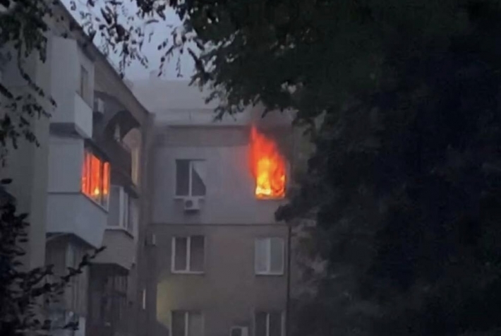 В центре Запорожья произошел пожар в многоквартирном доме (видео)