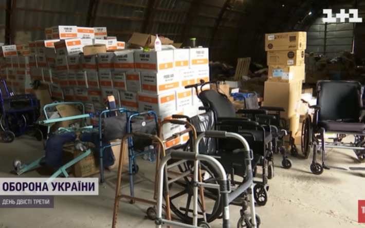 Собирала вся Канада: Украина получила целый контейнер медицинского оборудования для госпиталей