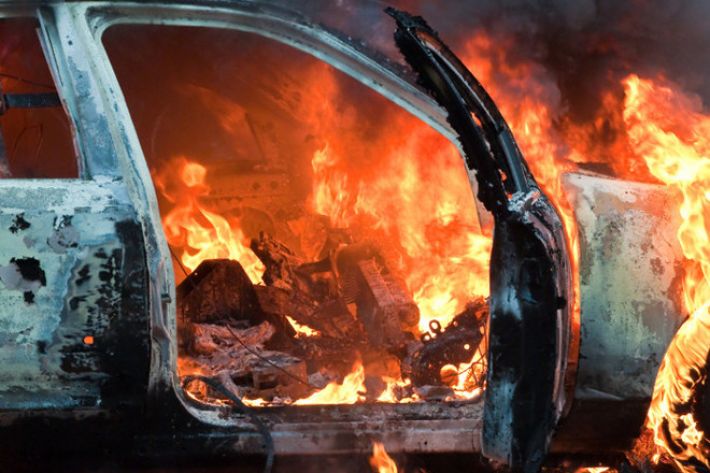 В Запорожье загорелся легковой автомобиль