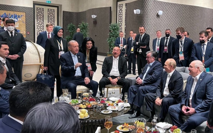 Путина и Лукашенко обходили вниманием на неформальных беседах саммита в Самарканде: видео, фото