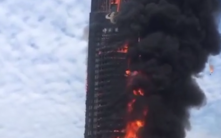 В Китае за несколько минут сгорел 200-метровый небоскреб China-telecom (видео)