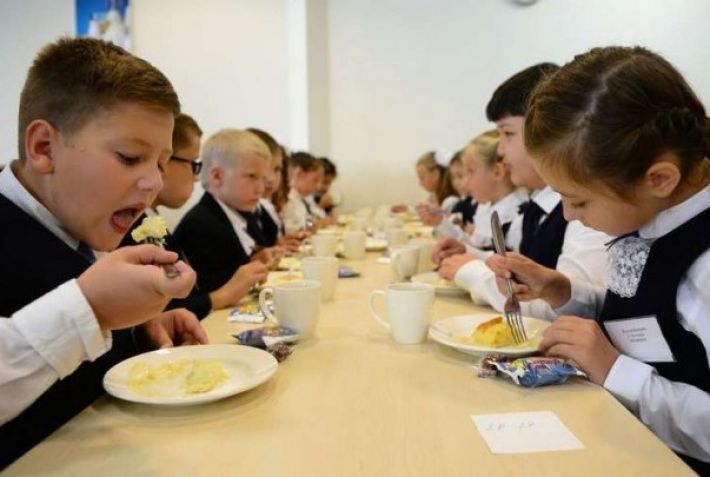 В Мелитополе оккупанты обманули школьников с бесплатными обедами (фото)