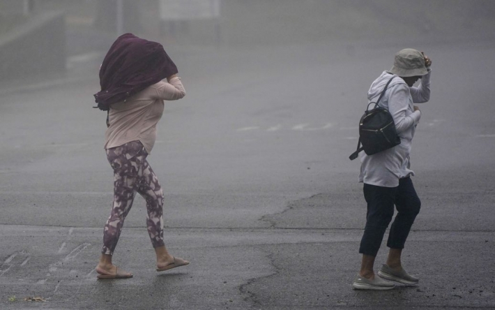Японию затапливает самый мощный тайфун: власть готовится к худшему