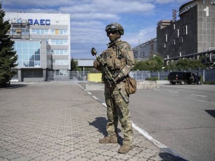 Стало известно зачем российские военные уничтожают линии связи на Запорожской АЭС