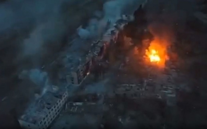 "Это не кадры Мордора из "Властелина колец", а российский обстрел Бахмута": как оккупанты уничтожают город