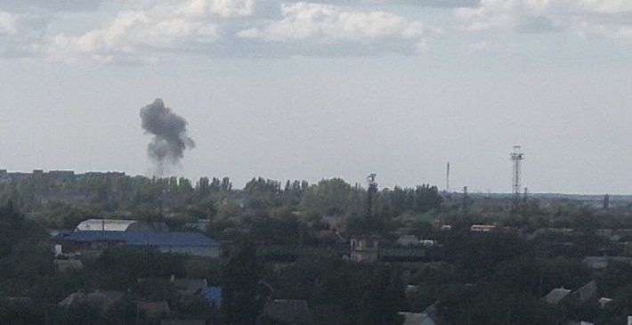 У Мелітополі в районі аеродрому знову вибухи (відео)