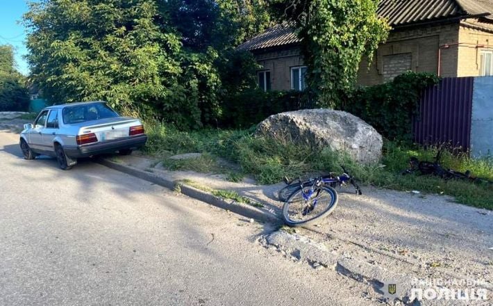 В Запорожье водитель Форда сбил двух велосипедистов (фото)
