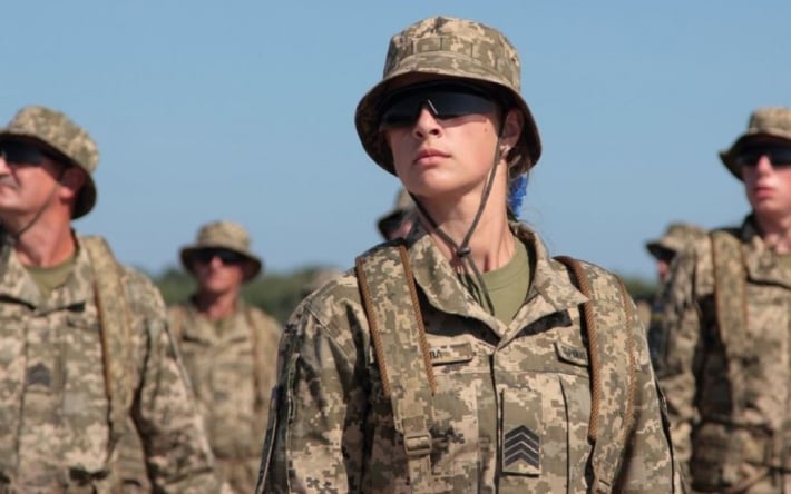 При каких условиях женщин будут ставить на военный учет — подробности законопроекта