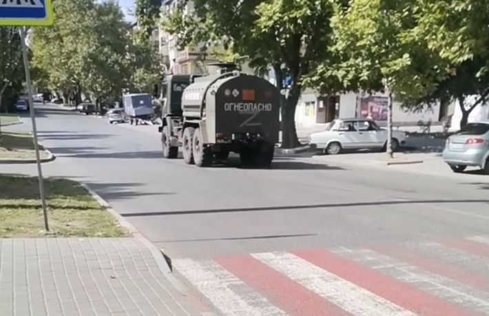 Через Мелитополь на Запорожье промчалась колонна техники (видео)