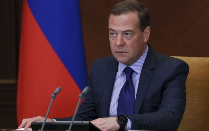 "Идиотам не надо нас пугать": Медведев пригрозил гиперзвуковыми ракетами Западу