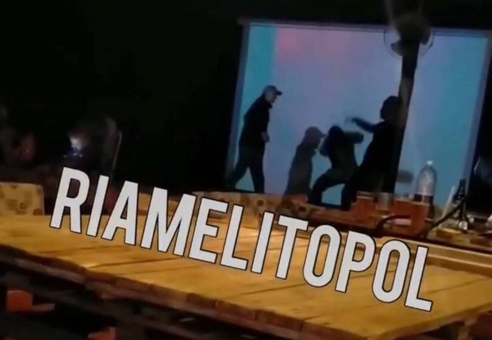 У Мелітополі російські солдати влаштовують кулачні бої за місцевих жриць кохання (відео)