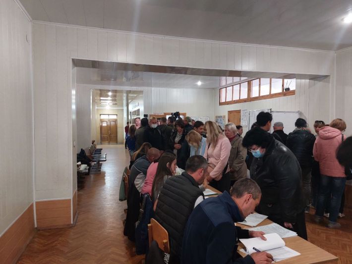 В Мелитополе оккупанты заставили людей голосовать прямо на рабочем месте