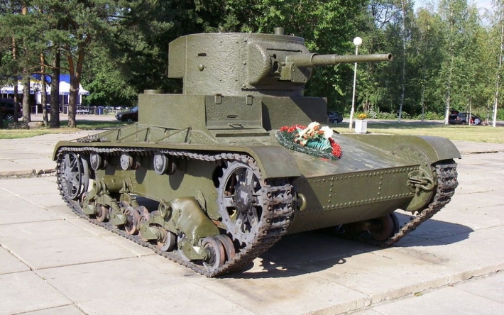 "Увидим раритет на поле боя": Жданов рассказал, какие танки стоят на сохранении в России