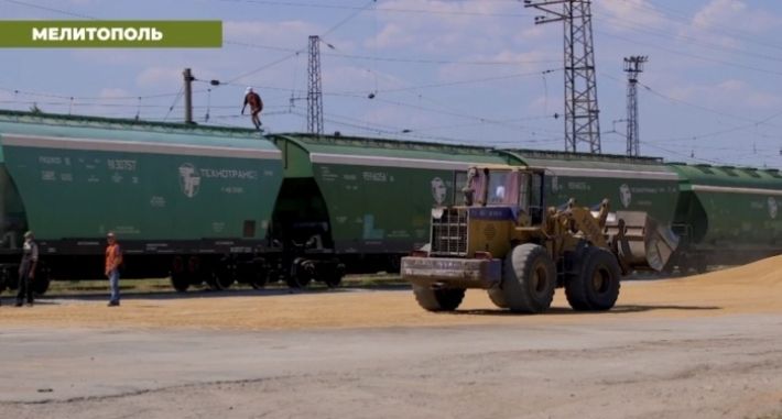 Стало известно, кто в Мелитополе стоит за вывозом ворованного украинского зерна с оккупированных территорий (фото)