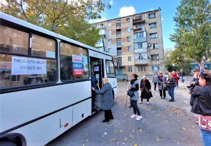 Голосовать можно без документов, а за бердянцев голосуют приезжие с Донбасса - как проходит псевдо-референдум в Бердянске