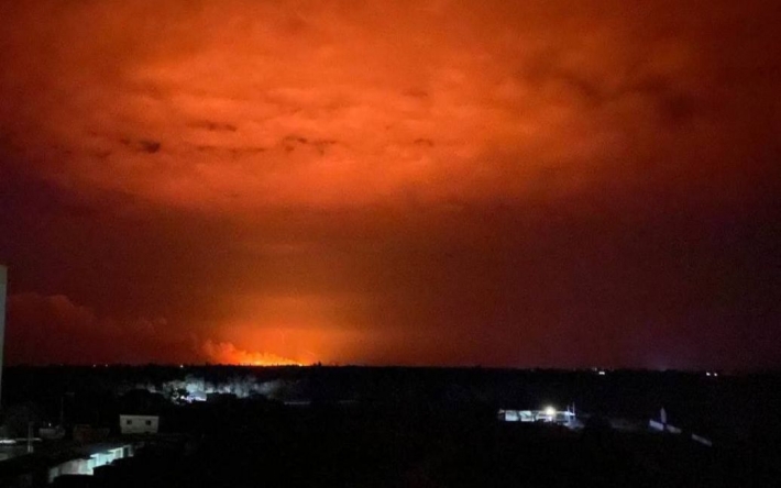 Россия атаковала Одесщину дронами-камикадзе: произошел масштабный пожар и детонация, людей эвакуировали
