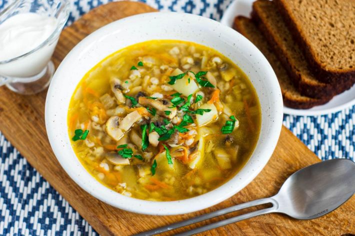 Как сварить вкусный суп из свежих лесных грибов: простой рецепт