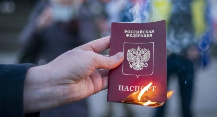 Жителей Мелитополя призывают бойкотировать паспортизацию и рашистские банки (фото)