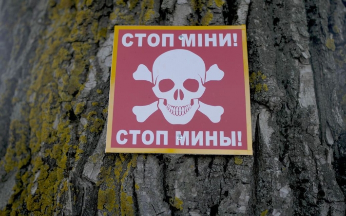 На Харьковщине скорая ехала по вызову и взорвалась на мини: погиб водитель