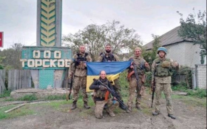 У Мережі з'явилося фото прапора України у Торському Донецькій області
