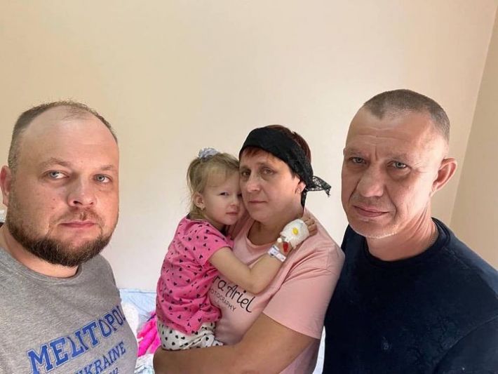 Мелитопольские волонтеры помогли трехлетней малышке, потерявшей родителей во время обстрела рашистов