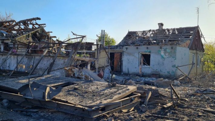 Рашисты, которые засели в Мелитополе, не выпускают людей из разрушенного села