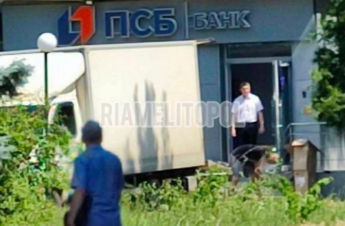 Зрадниця з клубу «Ділових жінок» налагодила роботу російського банку у Мелітополі (фото)
