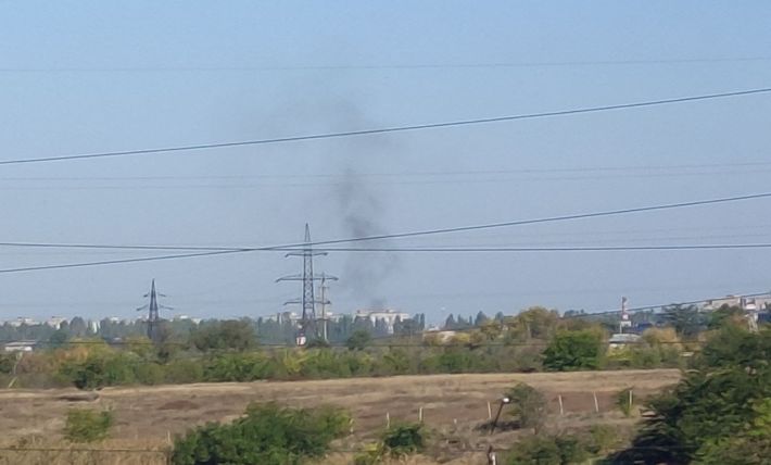 В Мелитополе в районе аэродрома валит дым – орки неудачно покурили