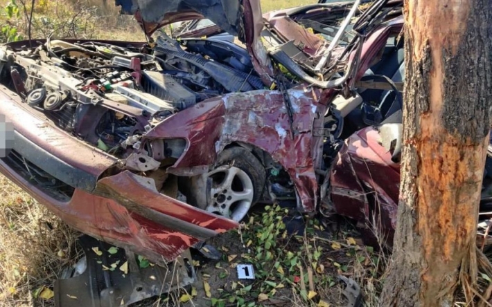 Моторошна ДТП на Одещині: водій розтрощив автівку та вбив пасажирку (фото)