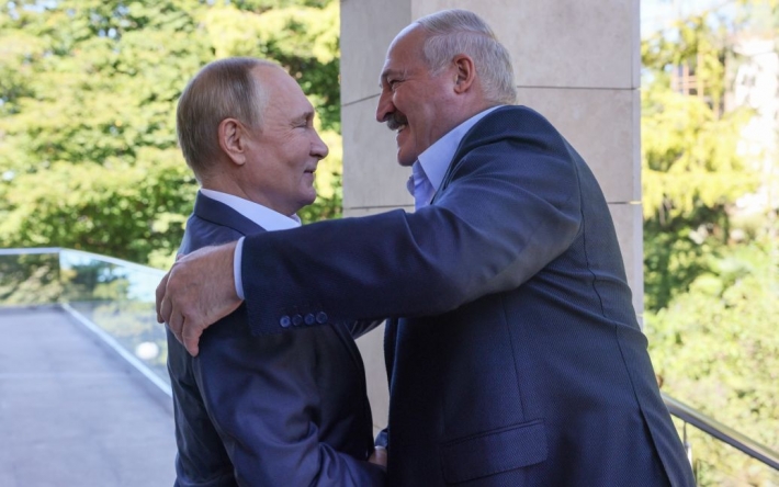 Лукашенко подарував Путіну білоруський трактор, щоб 