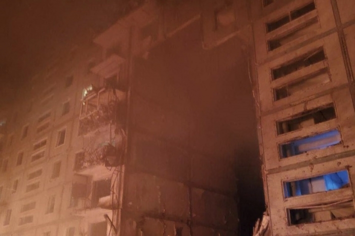 Рашисти випустили по Запоріжжю понад 10 ракет: зруйнувана багатоповерхівка (фото)