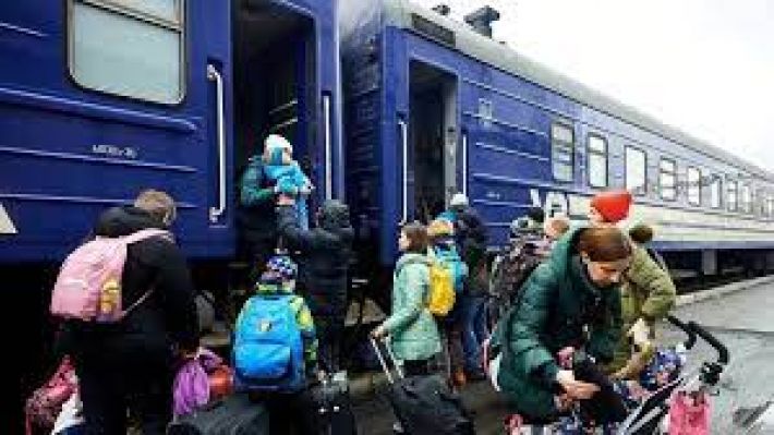 Укрзализныця назначила дополнительный поезд и вагоны из Запорожья