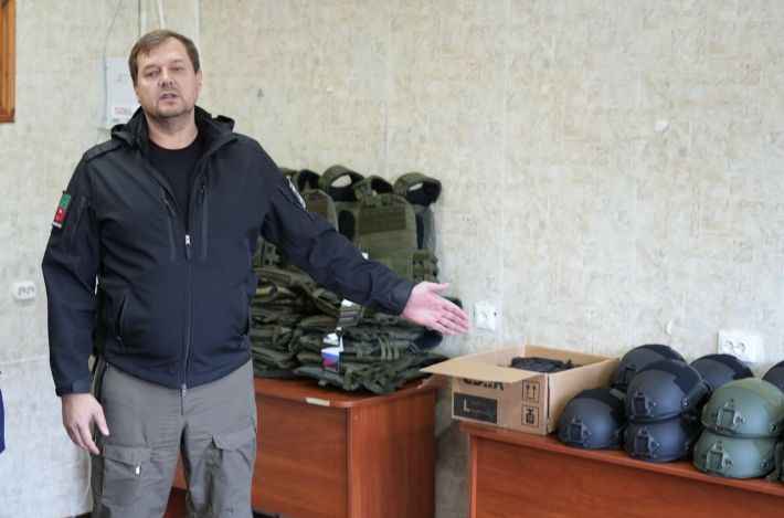 Псевдо-губернатор в Мелитополе пропиарился на военной амуниции