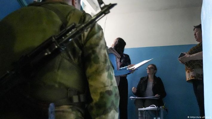 Стало известно, как в Мелитополе полицейских предателей отблагодарили за референдум (фото)