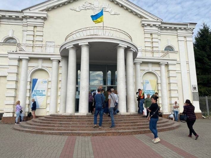 Центр "Саме тут" в Запорожье, в котором помогают жителям Мелитополя, приостановил работу