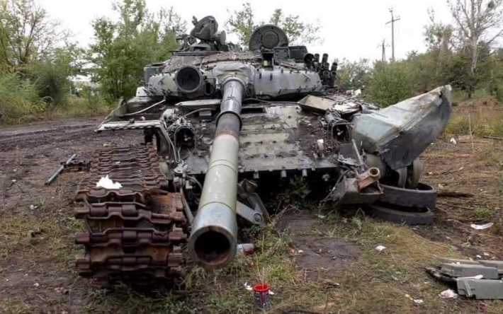 В окупованому Криму росіяни вистрілили з танка в приватний будинок (відео)