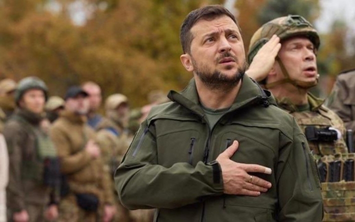 Зеленский поздравил защитников и защитниц: "Вы сражаетесь за Украину" (видео)
