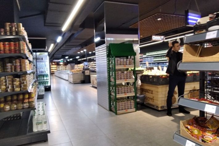 В Мелитополе новые хозяева сети супермаркетов не платят людям зарплату
